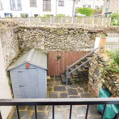 11 Upper Brook Street *