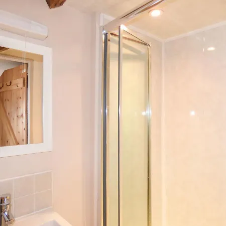 11 Upper Brook Street ألفرستون